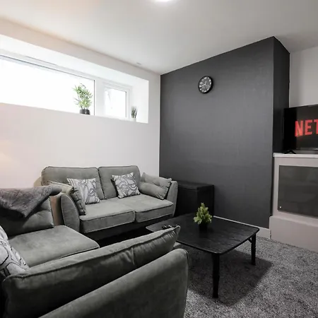 Bartlam Place, Sleeps 6, Free Parking, Central Oldham - By Nmb Property Exterior photo