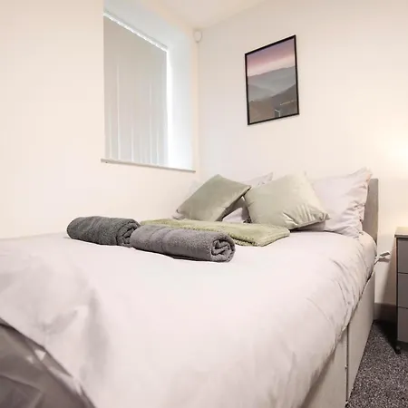 Bartlam Place, Sleeps 6, Free Parking, Central Oldham - By Nmb Property Exterior photo