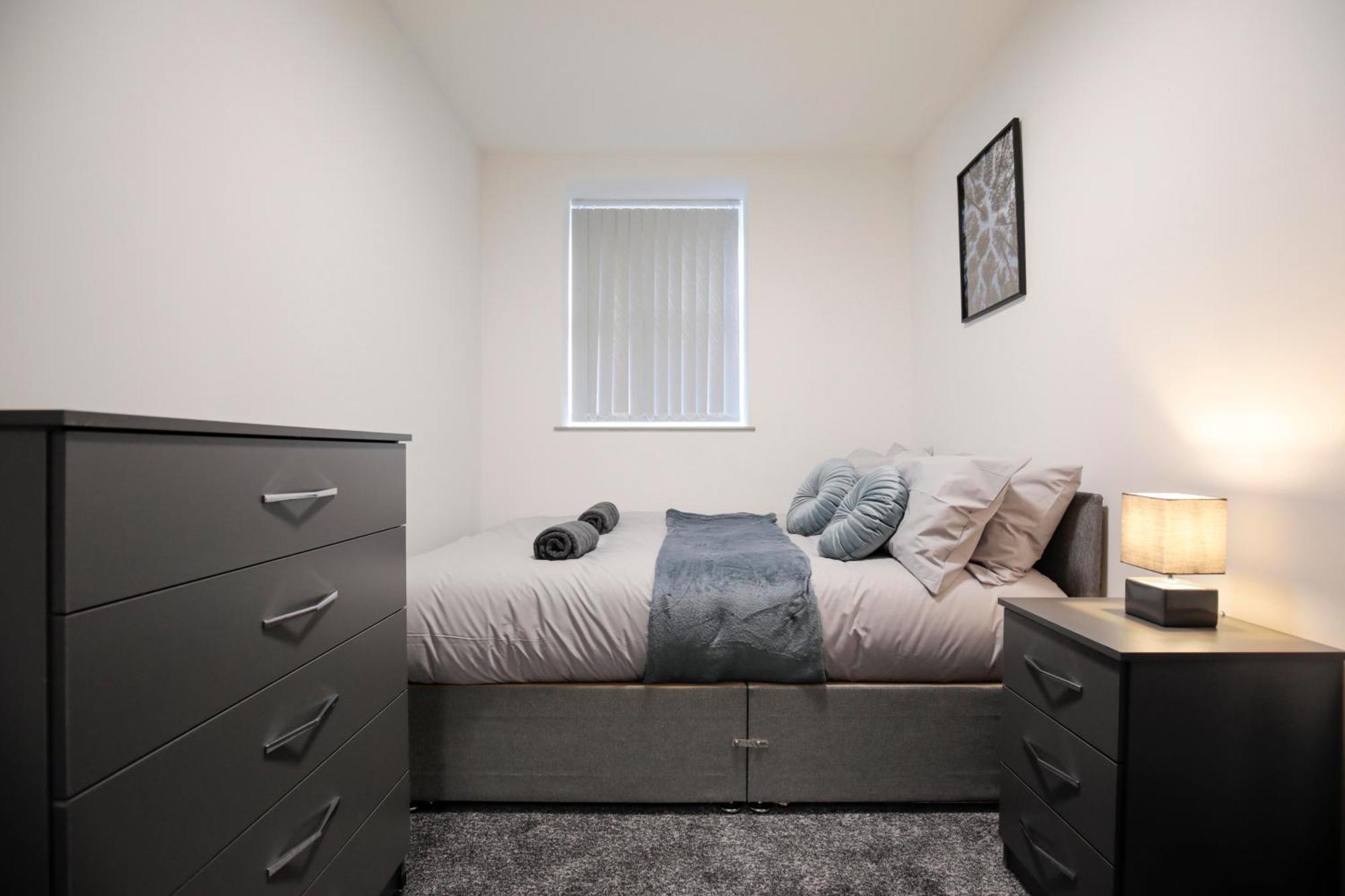 Bartlam Place, Sleeps 6, Free Parking, - By Nmb