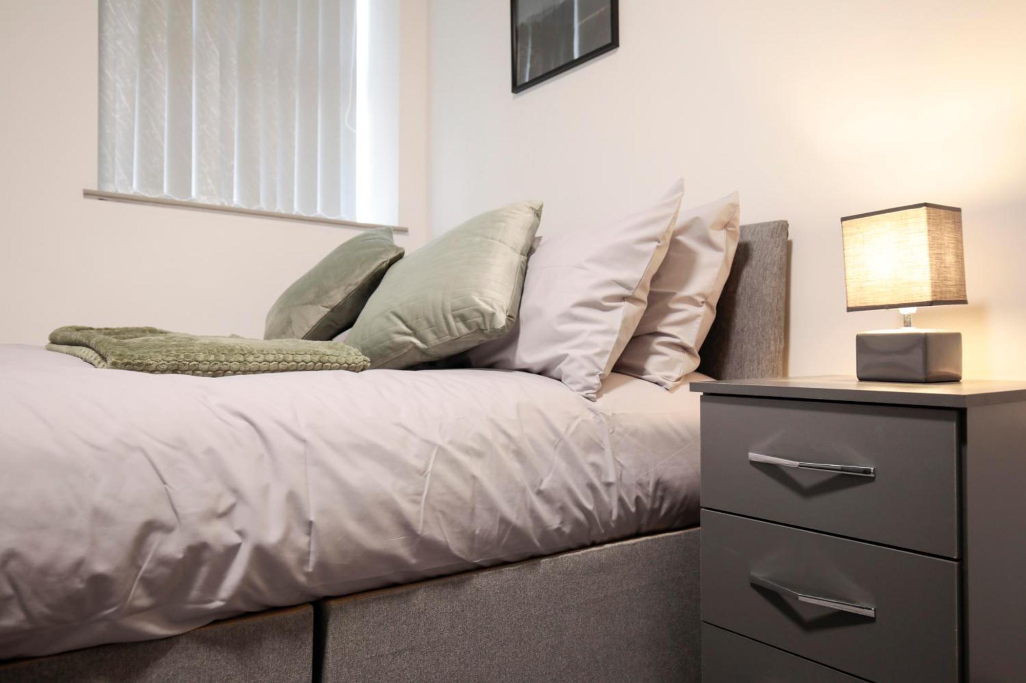 Bartlam Place, Sleeps 6, Free Parking, - By Nmb Apartment *