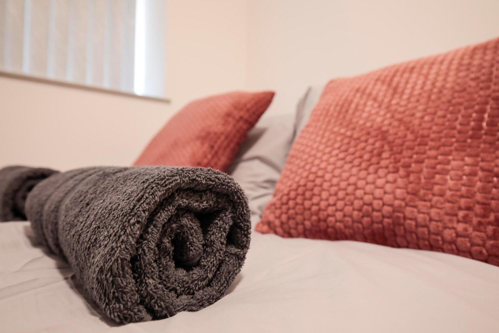 Bartlam Place, Sleeps 6, Free Parking, - By Nmb