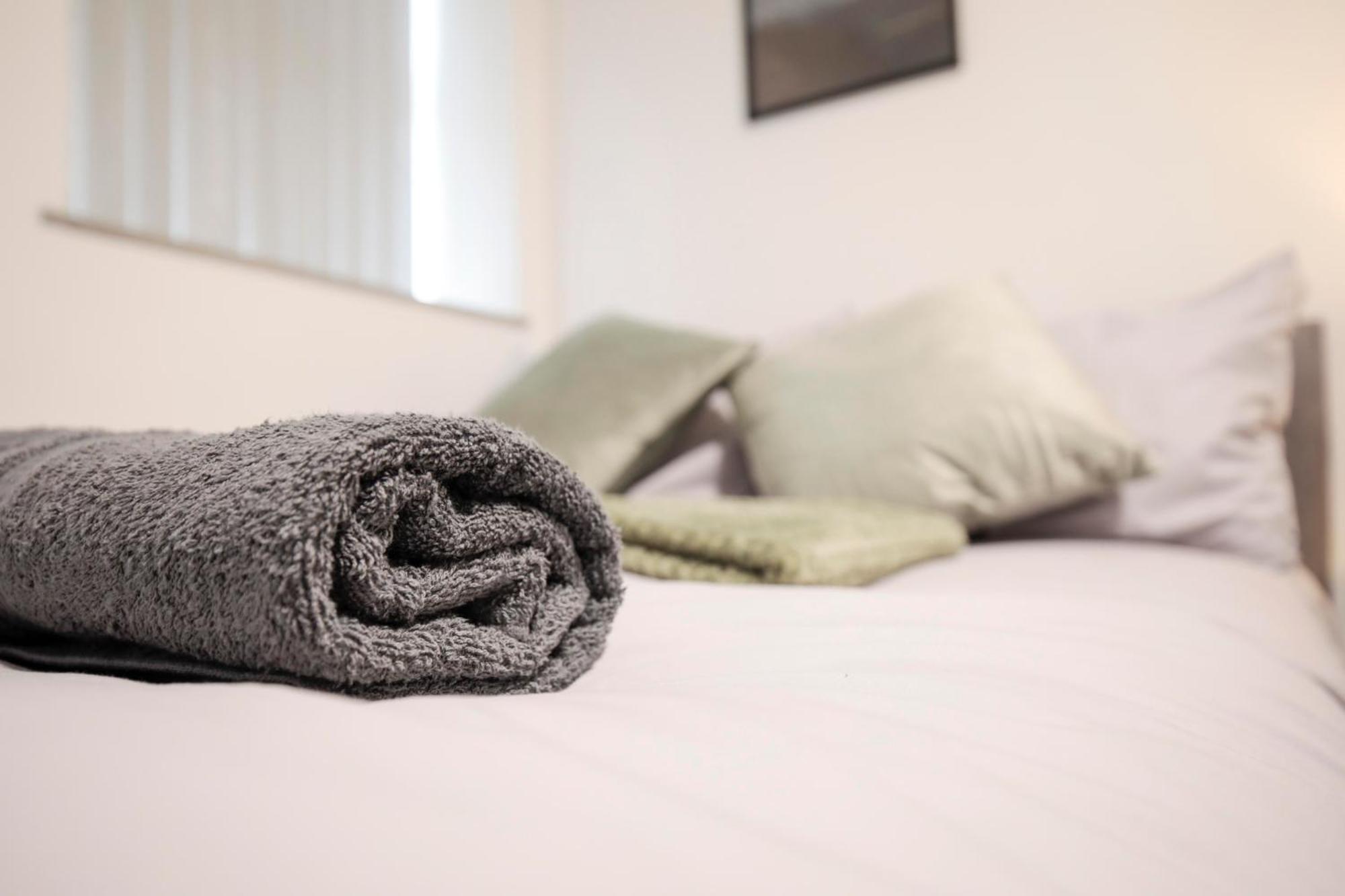 Bartlam Place, Sleeps 6, Free Parking, - By Nmb