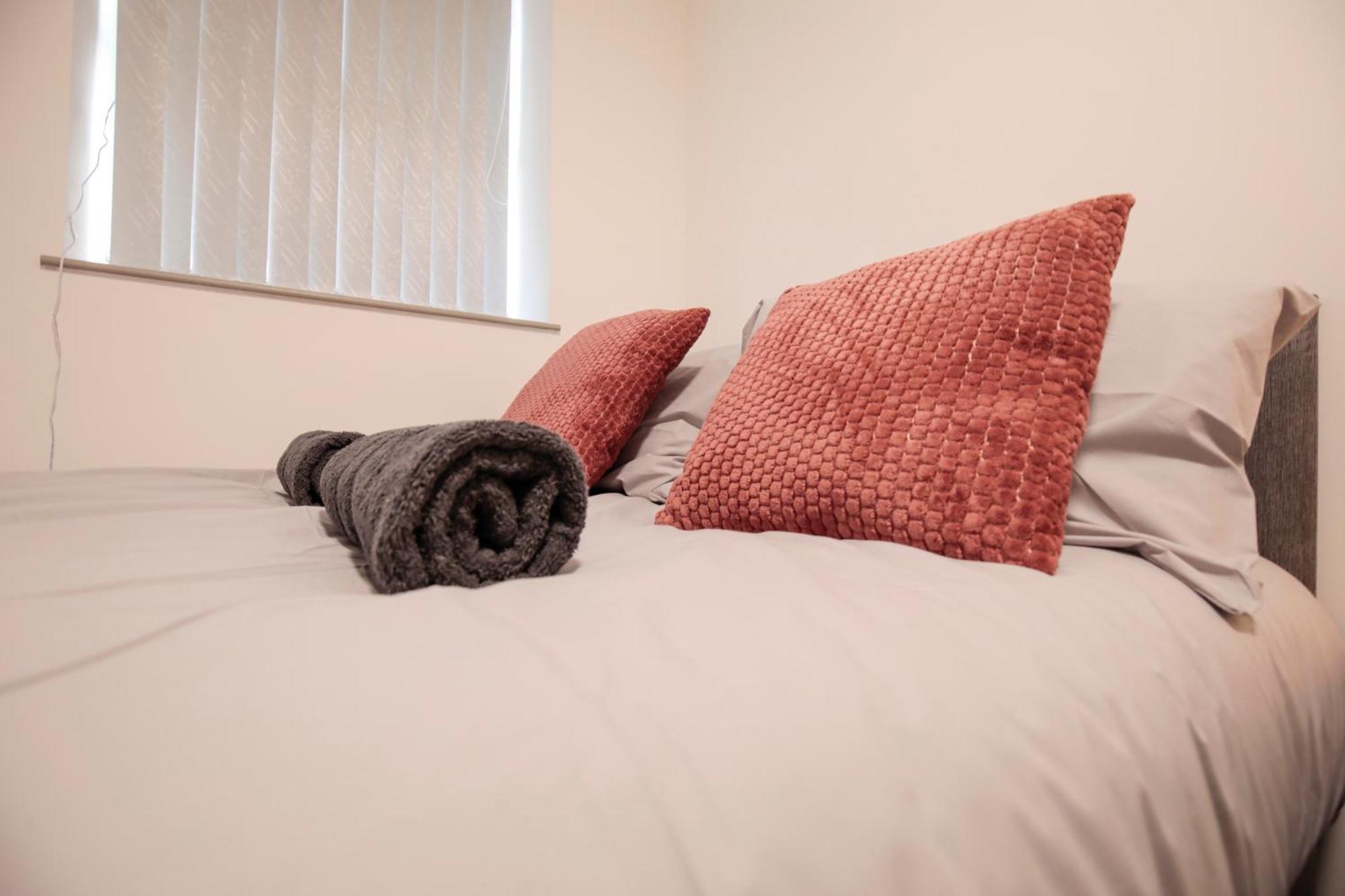 Apartment Bartlam Place, Sleeps 6, Free Parking, - By Nmb Oldham