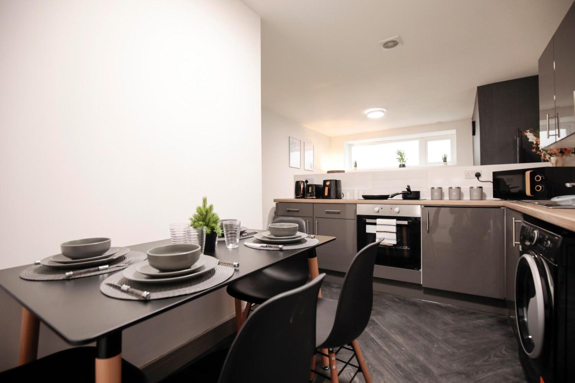 Bartlam Place, Sleeps 6, Free Parking, - By Nmb