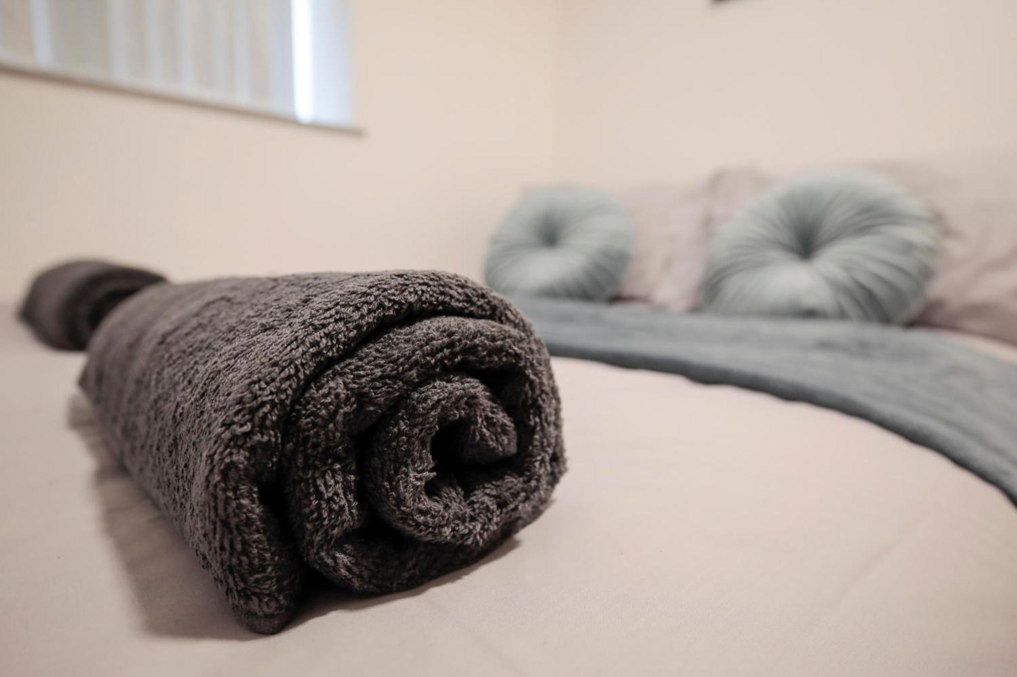 Bartlam Place, Sleeps 6, Free Parking, - By Nmb Apartment *