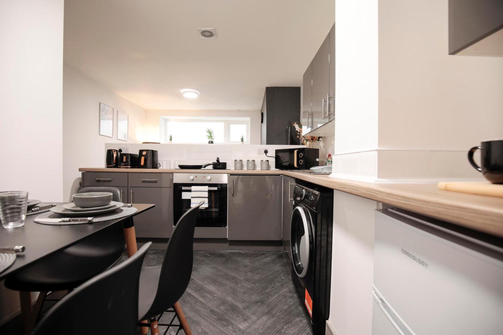 Apartment Bartlam Place, Sleeps 6, Free Parking, - By Nmb *