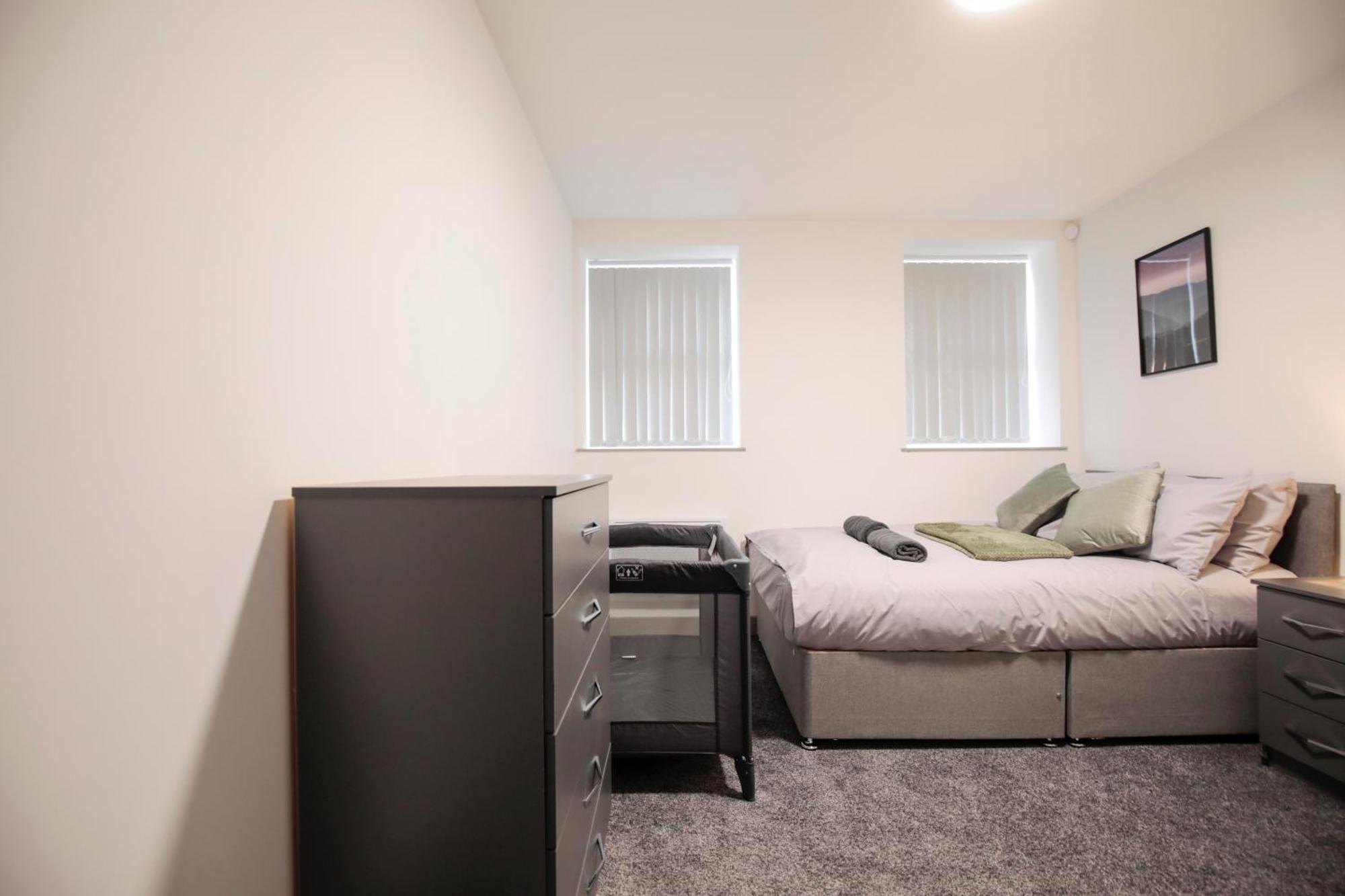 Apartment Bartlam Place, Sleeps 6, Free Parking, - By Nmb Oldham