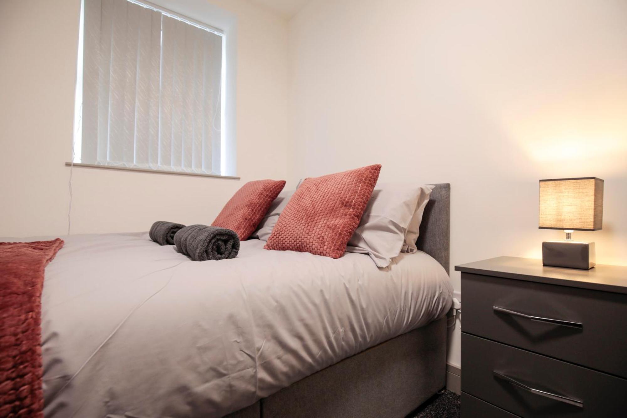 Bartlam Place, Sleeps 6, Free Parking, - By Nmb *
